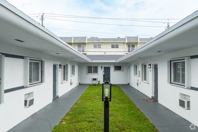 Parkview Apartment 1 - Courtyard