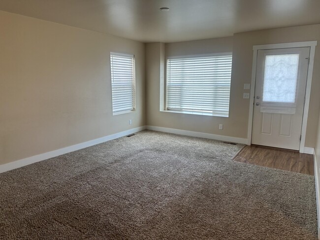 2222 Sierra Vista Cir
