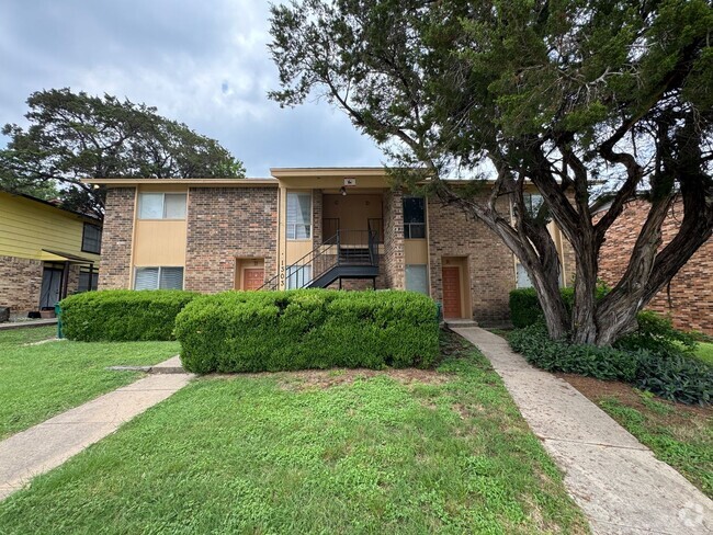 Building Photo - 1303 Indian Trail Unit #A Rental