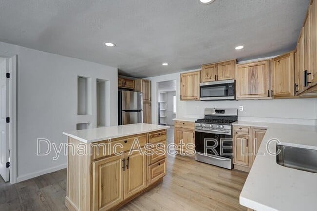 Photo - 410 Fieldcrest Dr