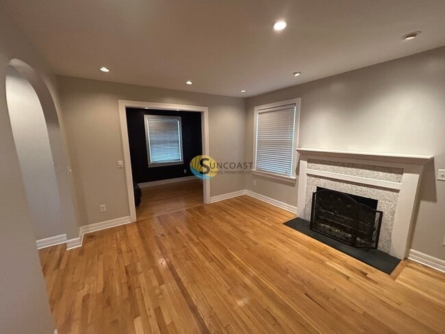 Photo - 353 W 68th St