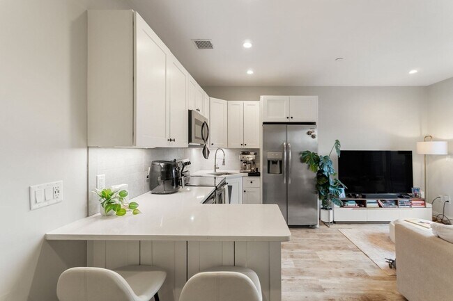 Photo - Tremont 1457