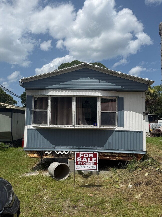Building Photo - 4115 Aurora Rd