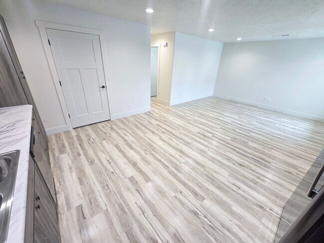 Photo - 308 E 13th St Unit B