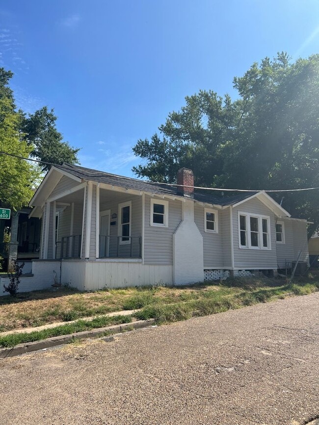 Photo - 1025 Foster St