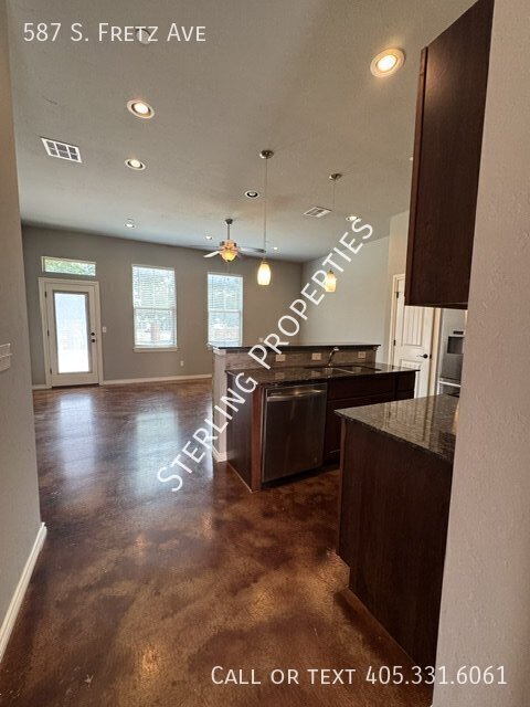587 S Fretz Ave