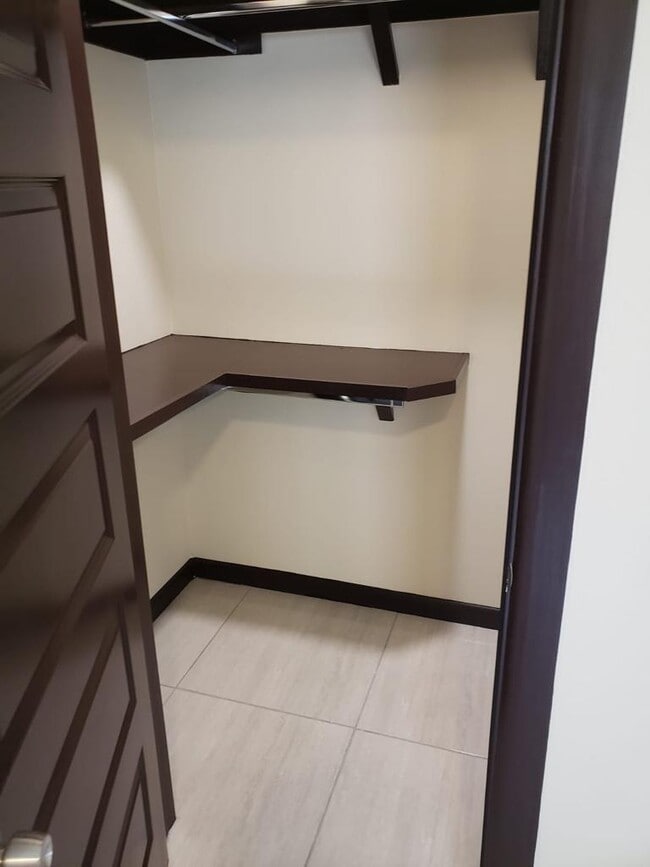 1417 S Flag St Unidad 1