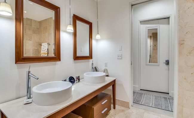 Photo - 2200 Victory Ave