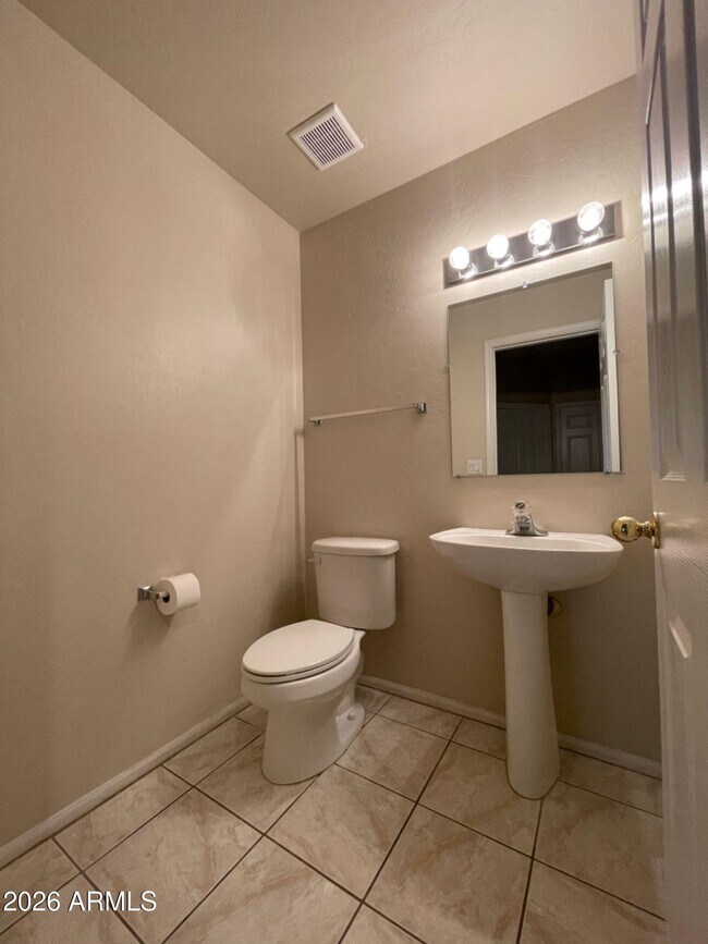 Photo - 7140 E Medina Ave