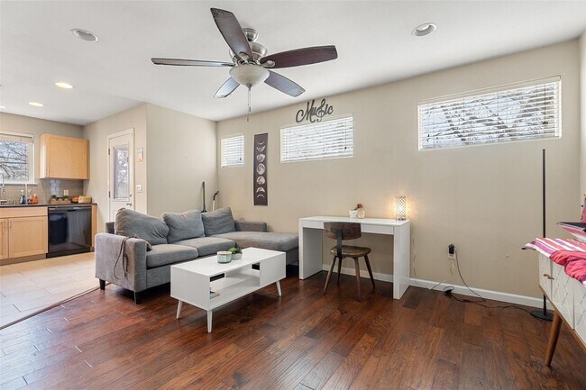 Photo - 3504 Speedway Unidad B