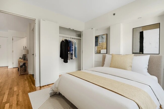 Building Photo - 101 W 15th St Rental
