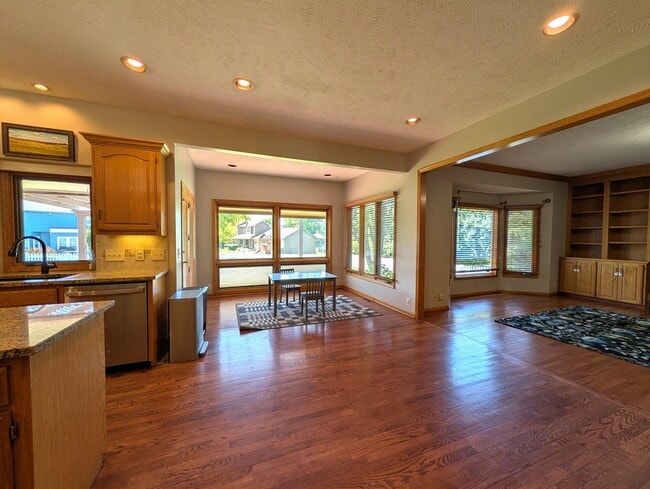 Photo - 5612 N 139th Ave