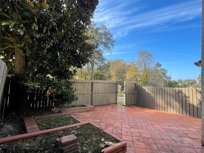 Building Photo - 12315 Glenview Dr