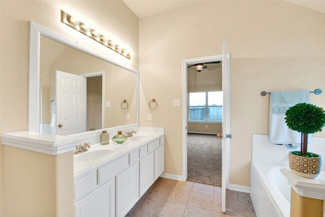 Building Photo - 2830 Sage Bluff Ave