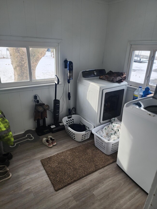 Photo - 13 W High St