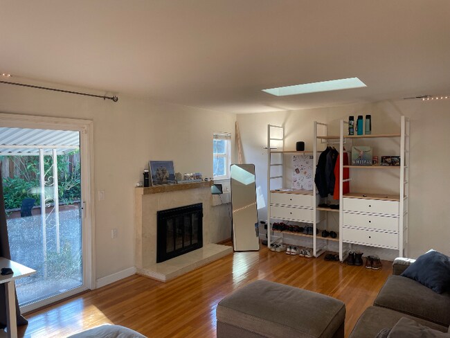 Photo - 875 September Dr