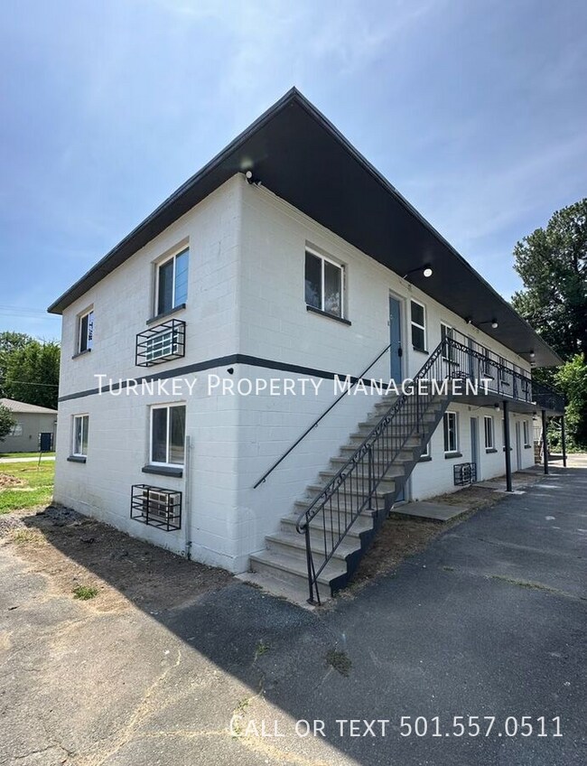 Building Photo - 904 W 25th St Unit 2