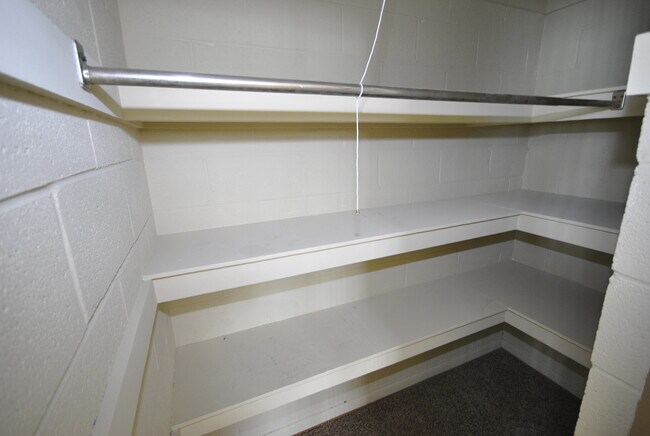One-Bedroom Pantry - 809 W Madison St