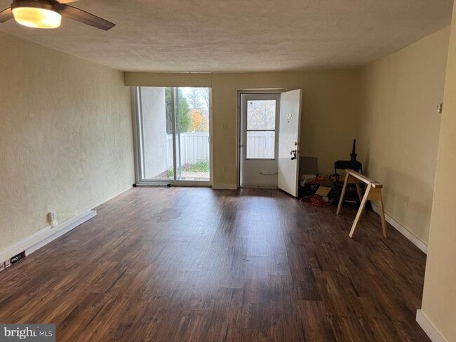 Building Photo - 1212 Forest Ln Unit A-4