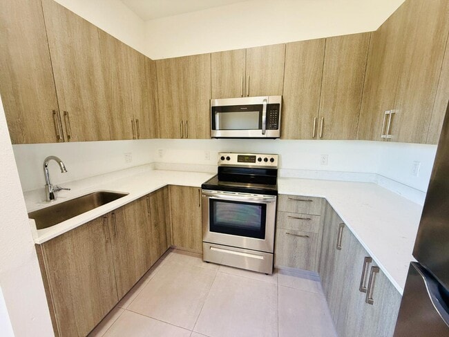 Photo - 1295 W 69th St