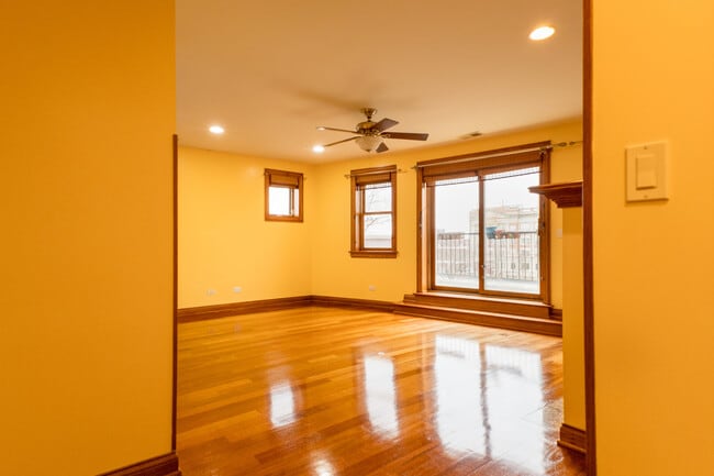 Photo - 301 S Leavitt St Unit 4S