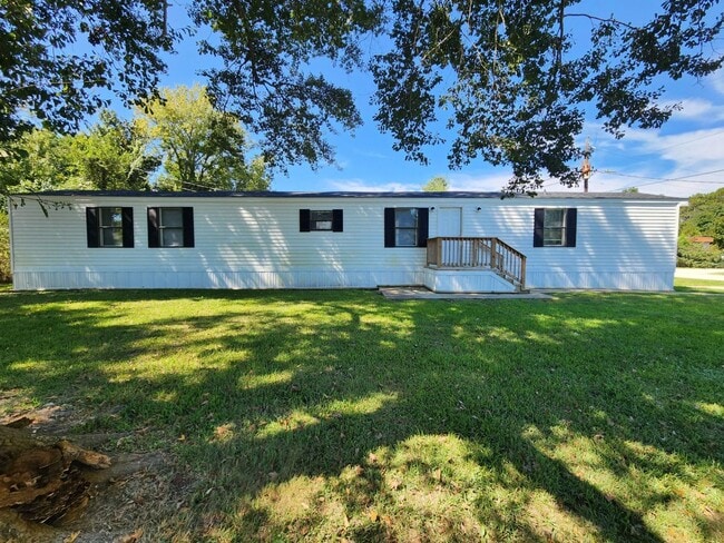 Building Photo - Coming Soon!!! 124 Littleton-Midway Park