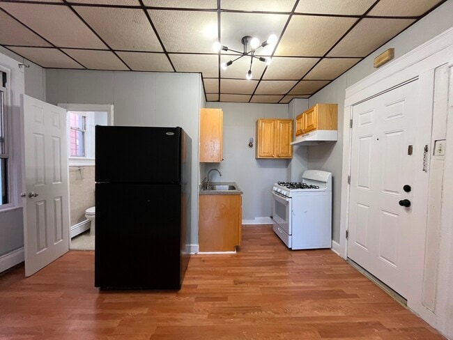 Photo - 187 Avenue E