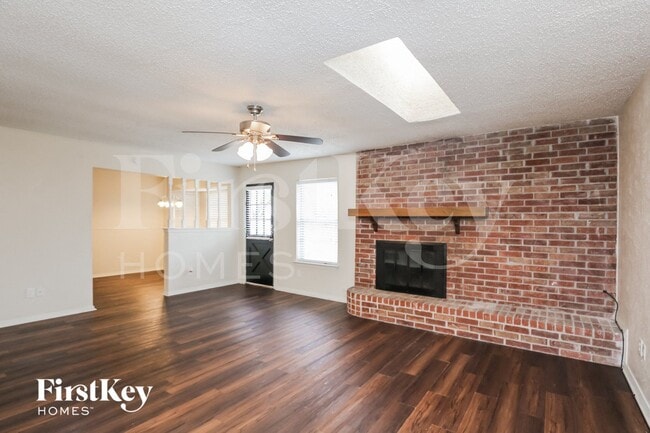 8513 Crestview Dr