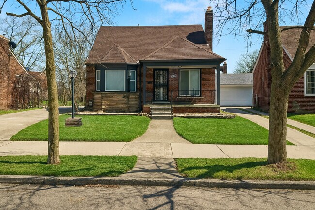 Building Photo - 3625 Chatsworth St