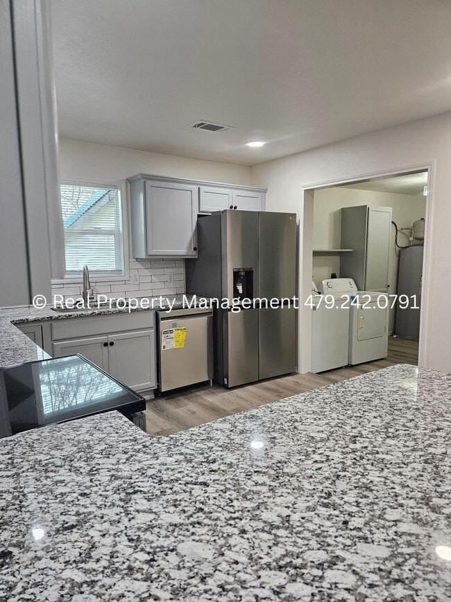 Photo - 407 Hemlock St