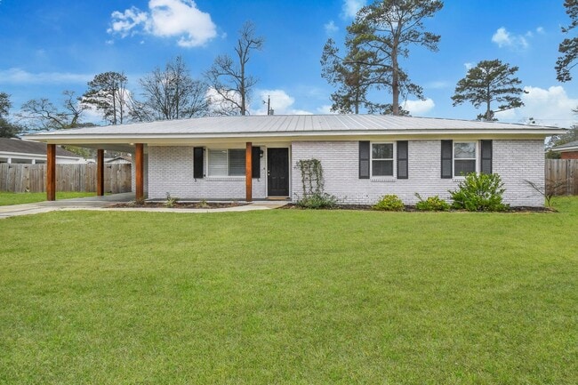 Building Photo - Fully Furnished Mid or Long Term Home on Whitemarsh Island!