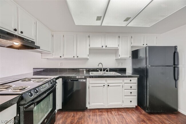 Photo - 76 N 27th St Unit B