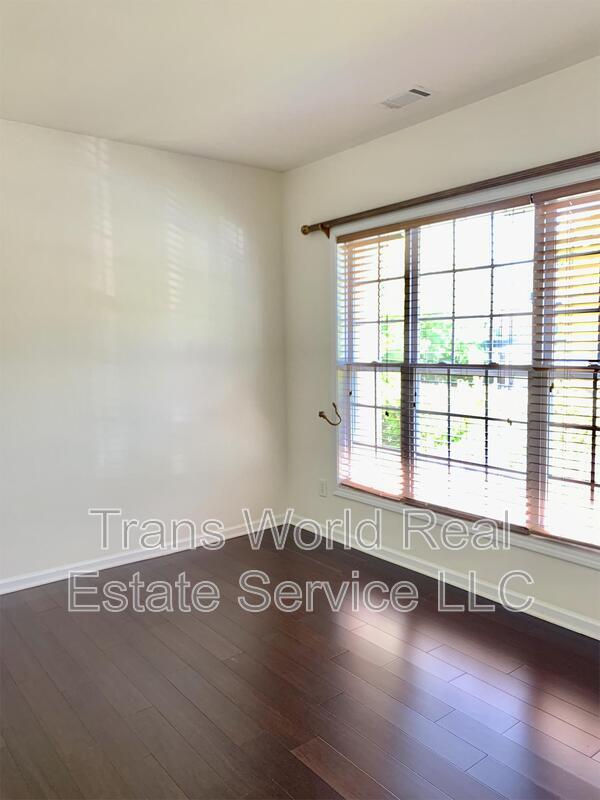 Photo - 2202 Jasmine Glen Dr