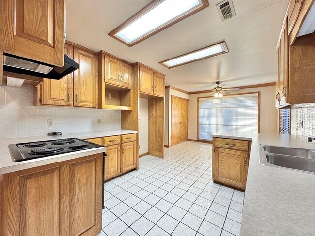 Photo - 742 E Birwin St