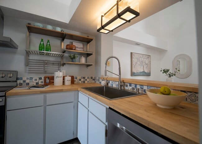 Photo - 5333 Beacon Hill Cir Unidad 136