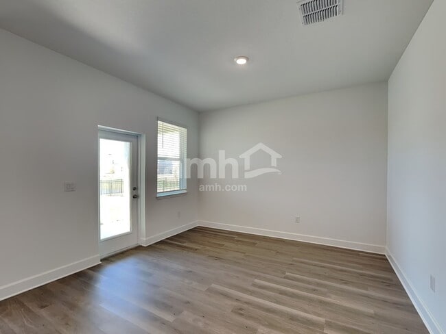 Photo - 2012 29th St W