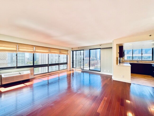 Spacious 2 Bedroom Condo with Private Balc... - Spacious 2 Bedroom Condo with Private Balc...
