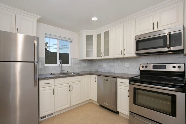 Building Photo - 1518 5th Ave W Unit B