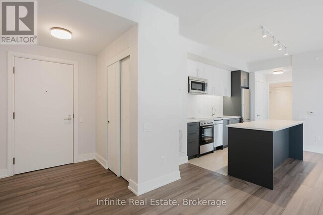 Photo - 2525 Bathurst St Unit 803