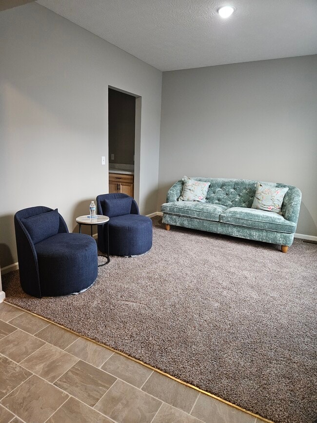 Photo - 211 Scotsgrove Dr