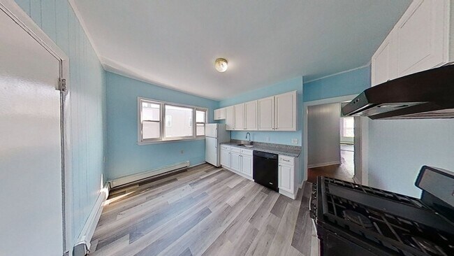Building Photo - 636 Dorchester Ave Unit 3