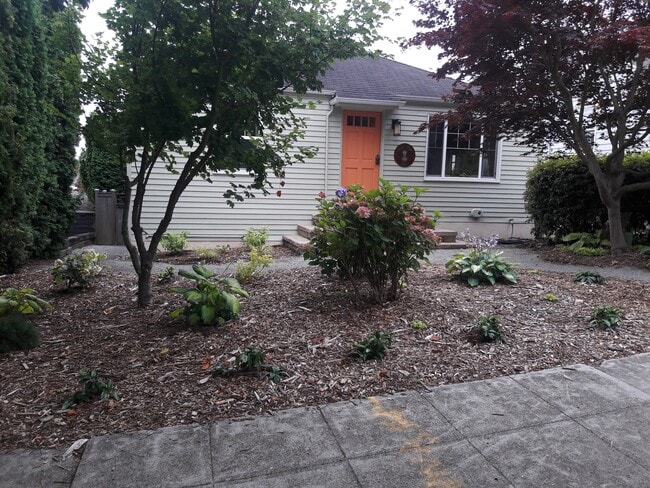 front of house (owner entrance) - 2811 NW 58th St Unit Lower