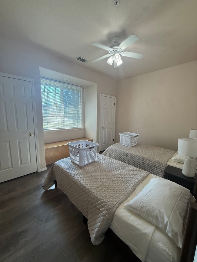 3438 Showboat Ct