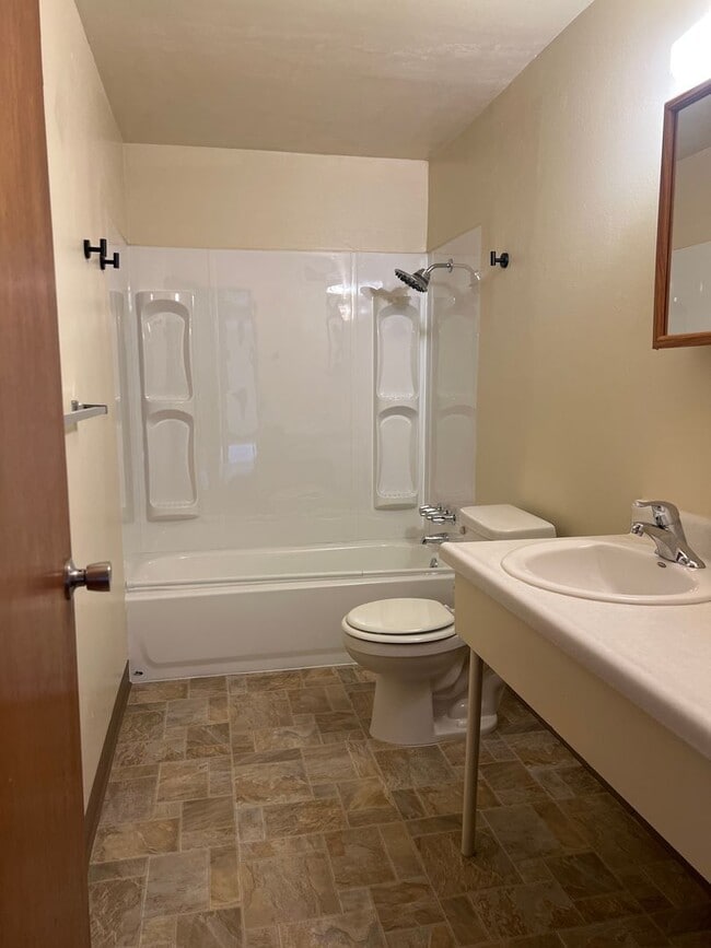 Photo - 4564greg Unit H