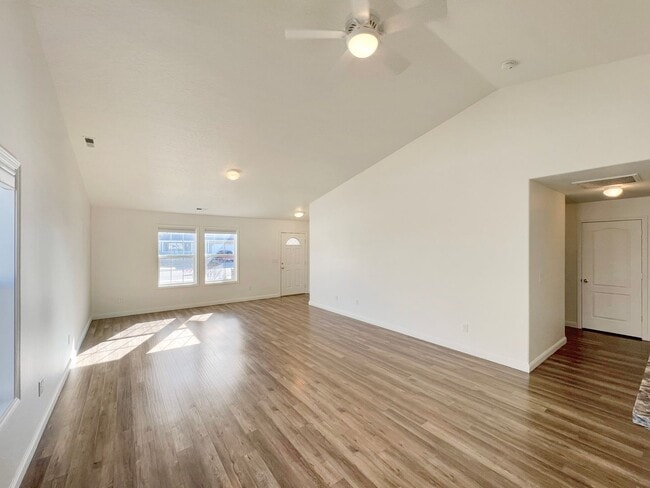 Photo - Suburban Dream: Exquisite 3BR Retreat with Modern Comforts and a Pet-Friendly Yard in Meridian