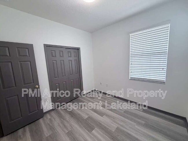 Photo - 1065 Viewpoint Way