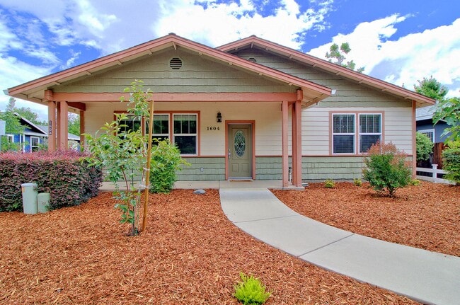 Building Photo - Available Soon! Beautiful house in the Ave's