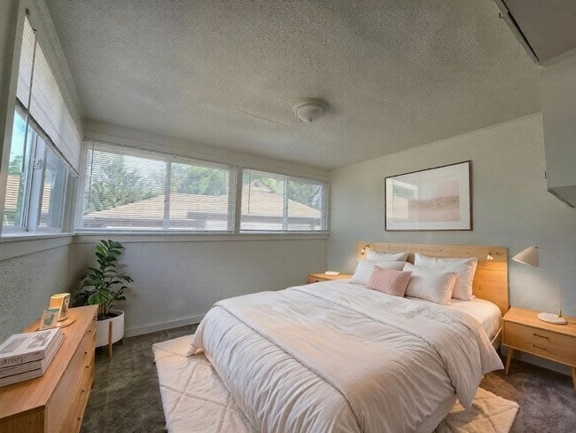 Photo - 228 SE Pitzer St
