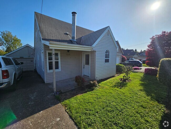 Building Photo - 545 SE Hankel St Rental