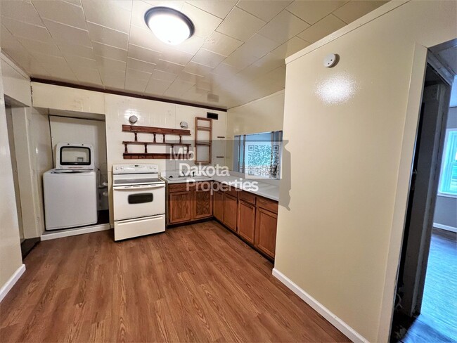 216 E 11th Ave
